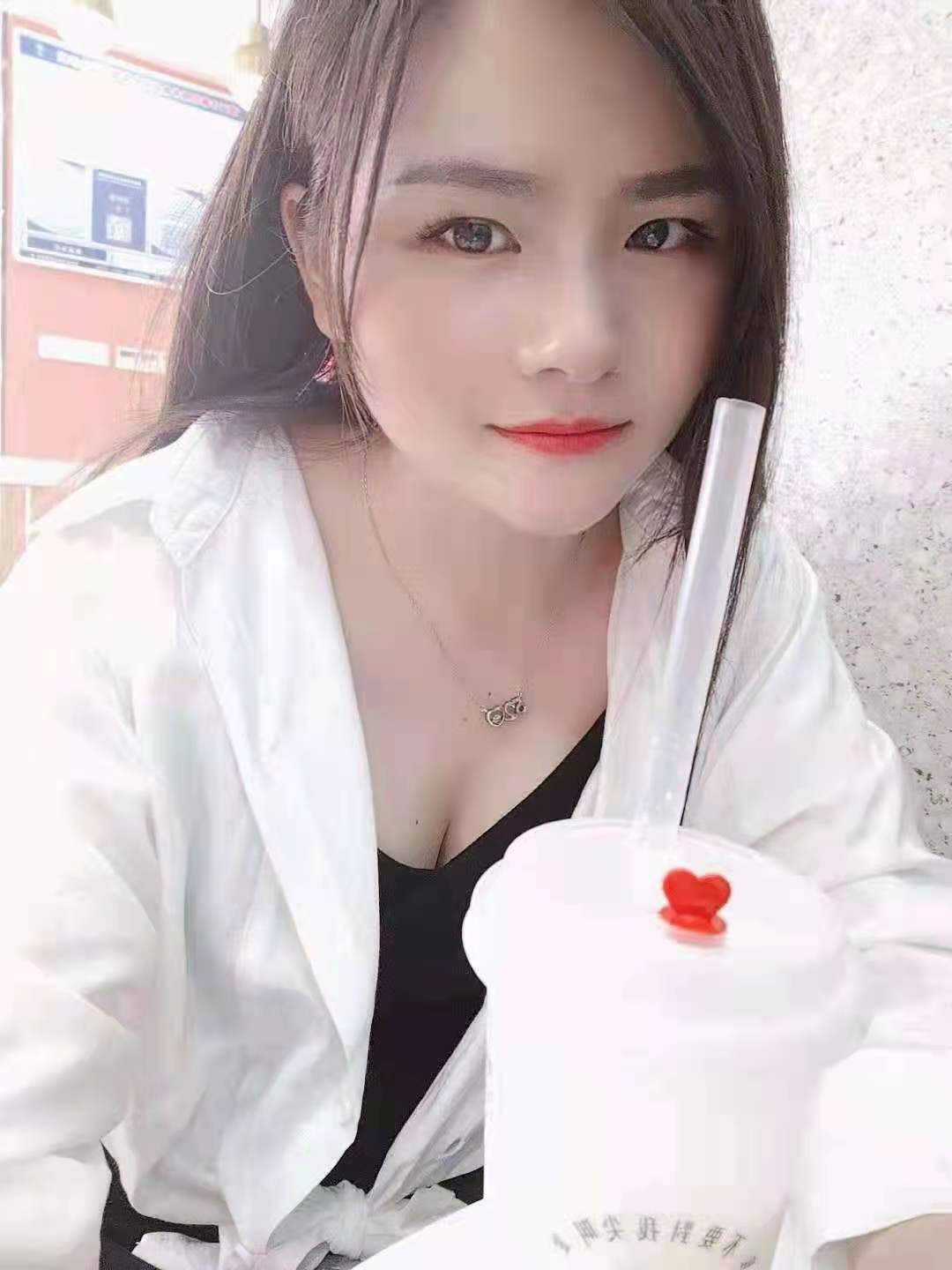 00后兼职小女生